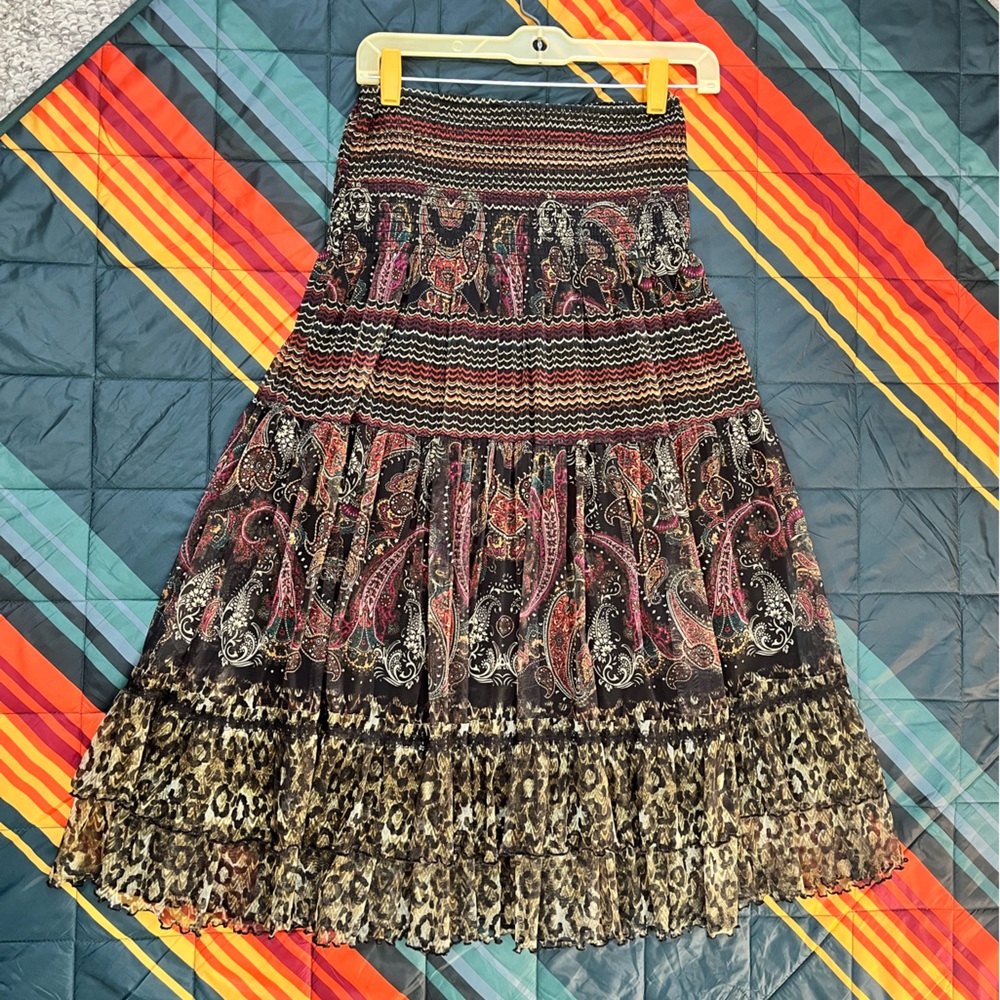 Flowy patterned skirt